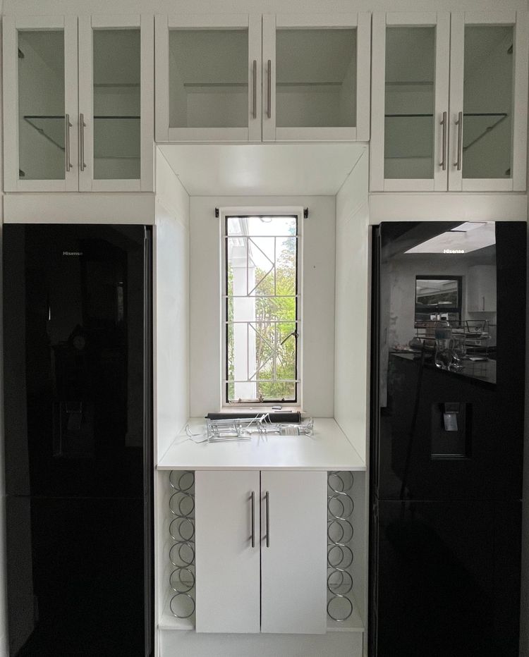 Done: glass-front cupboards up top, a window recess and a base unit