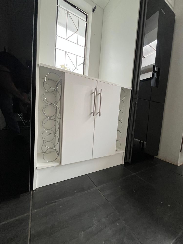 The base unit, with wine racks built into both end panels